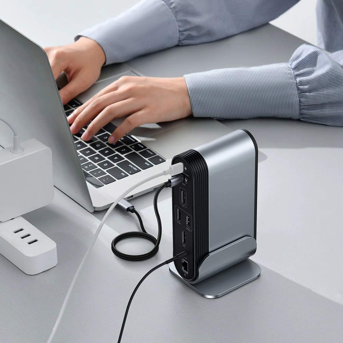 Baseus 16 in 1 4 Monitors Docking Station - Image 8