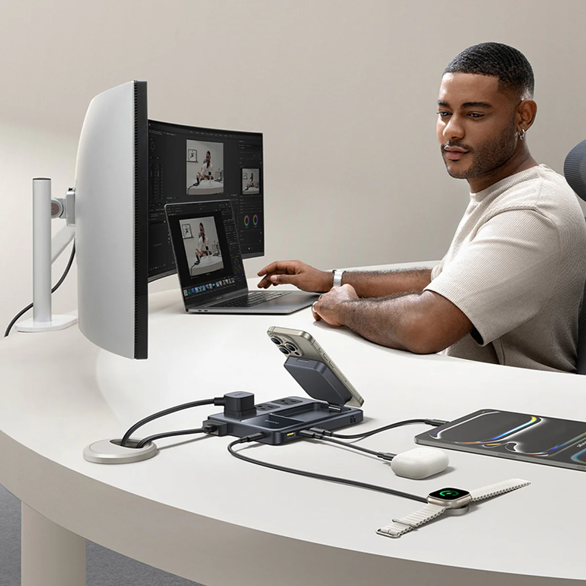 Baseus Nomos 8-in-1 Charging Station Qi2 67W - Image 8