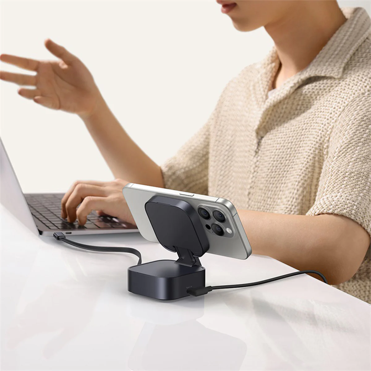 Baseus PicoGo 2-in-1 Magnetic Wireless Charger Qi2 67W - Image 7
